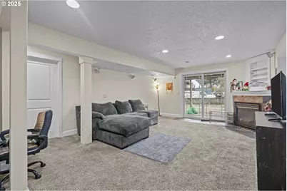 292 SE Academy St, Dallas, OR 97338 - Photo 22