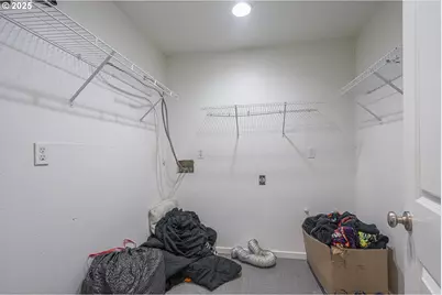 292 SE Academy St, Dallas, OR 97338 - Photo 28