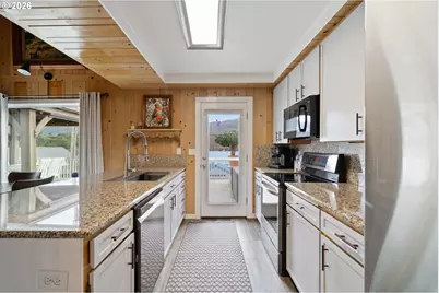 342 N Pacific St, Rockaway Beach, OR 97136 - Photo 16