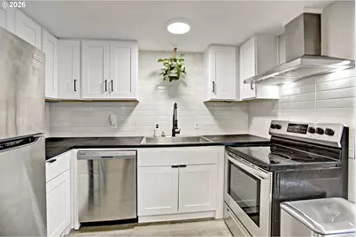8425 N Swenson St, Portland, OR 97203 - Photo 16