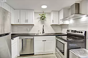 8425 N Swenson St, Portland, OR 97203 - Photo 16
