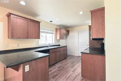15817 NE Everett Ct, Portland, OR 97230 - Photo 10