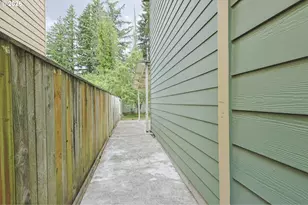 15817 NE Everett Ct, Portland, OR 97230 - Photo 30
