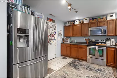 830 W Kenwood St, Roseburg, OR 97471 - Photo 12