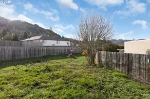 830 W Kenwood St, Roseburg, OR 97471 - Photo 24