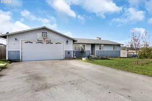 830 W Kenwood St, Roseburg, OR 97471 - Photo 2