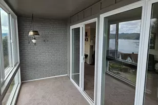 290 N 3rd Ct, Coos Bay, OR 97420 - Photo 4