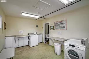 205 S 54th St, Springfield, OR 97478 - Photo 42