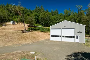 325 Kellisha Ln, Roseburg, OR 97471 - Photo 32