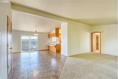 940 SE 9th St, Pendleton, OR 97801 - Photo 2