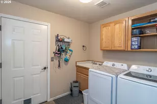 317 Greystone St, Sutherlin, OR 97479 - Photo 18
