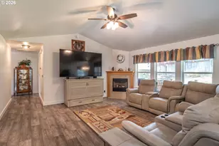 317 Greystone St, Sutherlin, OR 97479 - Photo 8