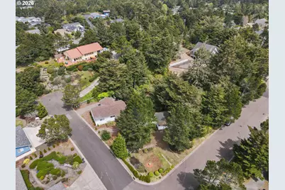 125 11th St, Florence, OR 97439 - Photo 38