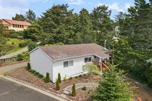 125 11th St, Florence, OR 97439 - Photo 40
