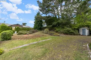 125 11th St, Florence, OR 97439 - Photo 18