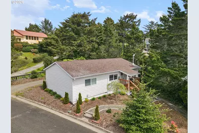 125 11th St, Florence, OR 97439 - Photo 1