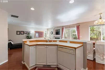 5037 NE Schoeler Cir, Hillsboro, OR 97124 - Photo 14