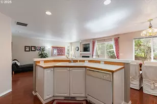 5037 NE Schoeler Cir, Hillsboro, OR 97124 - Photo 14