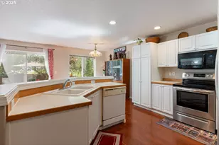 5037 NE Schoeler Cir, Hillsboro, OR 97124 - Photo 12