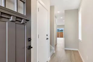 122 SW Alder Ct, Warrenton, OR 97146 - Photo 2