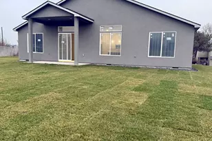 1327 SE 9th St, Hermiston, OR 97838 - Photo 6