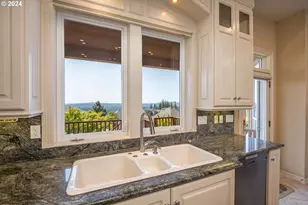 9365 SE Pennington Ct, Happy Valley, OR 97086 - Photo 12