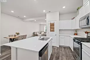 821 N 19th Ave, Cornelius, OR 97113 - Photo 12