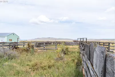 20673 Medical Springs Hwy, Baker City, OR 97814 - Photo 24