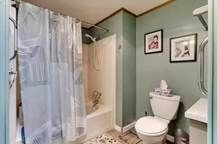 1800 Lakewood Ct, Eugene, OR 97402 - Photo 14