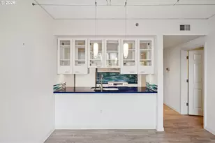 1132 SW 19th Ave, Portland, OR 97205 - Photo 6