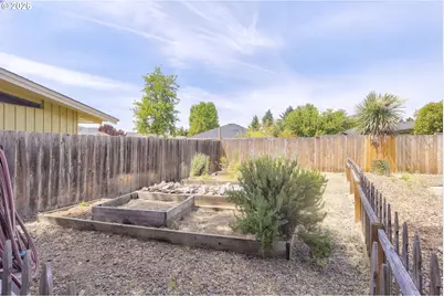 196 Nadine Ln, Central Point, OR 97502 - Photo 40
