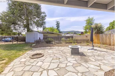 196 Nadine Ln, Central Point, OR 97502 - Photo 38