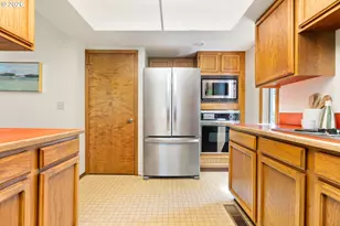 6010 SW Texas Ct, Portland, OR 97219 - Photo 18