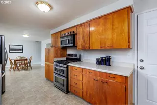 13260 SW Evergreen St, Beaverton, OR 97005 - Photo 12