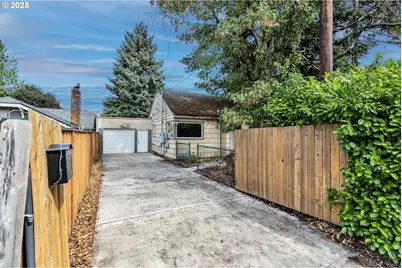 8451 SE Bush St, Portland, OR 97266 - Photo 40