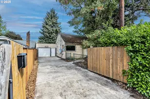 8451 SE Bush St, Portland, OR 97266 - Photo 40