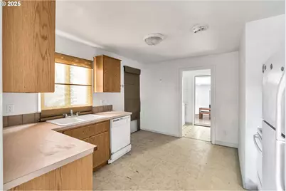 8451 SE Bush St, Portland, OR 97266 - Photo 8