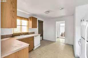 8451 SE Bush St, Portland, OR 97266 - Photo 8