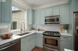 7515 SW Capitol Hwy, Portland, OR 97219 - Photo 4