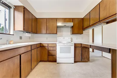 6802 SW Canyon Rd, Portland, OR 97225 - Photo 4