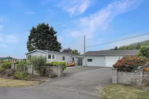 98603 Camellia Dr, Brookings, OR 97415 - Photo 6