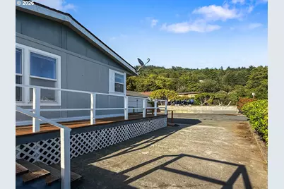 98603 Camellia Dr, Brookings, OR 97415 - Photo 40