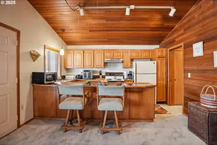 19609 NE Marine Dr, Portland, OR 97230 - Photo 12