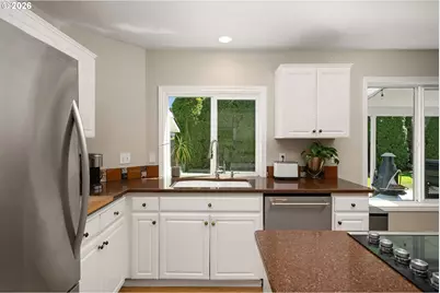 10954 SW Geneva St, Tigard, OR 97223 - Photo 12