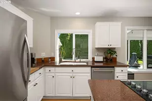 10954 SW Geneva St, Tigard, OR 97223 - Photo 12