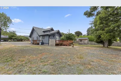 1735 N Elm St, Coquille, OR 97423 - Photo 28