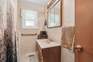 892 D St, Independence, OR 97351 - Photo 20