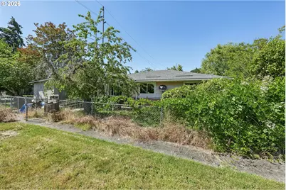 892 D St, Independence, OR 97351 - Photo 2