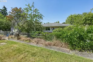 892 D St, Independence, OR 97351 - Photo 2