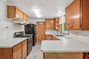892 D St, Independence, OR 97351 - Photo 12